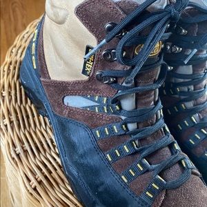 Nike ACG Trail Hiking Waterproof boot men’s 7.5